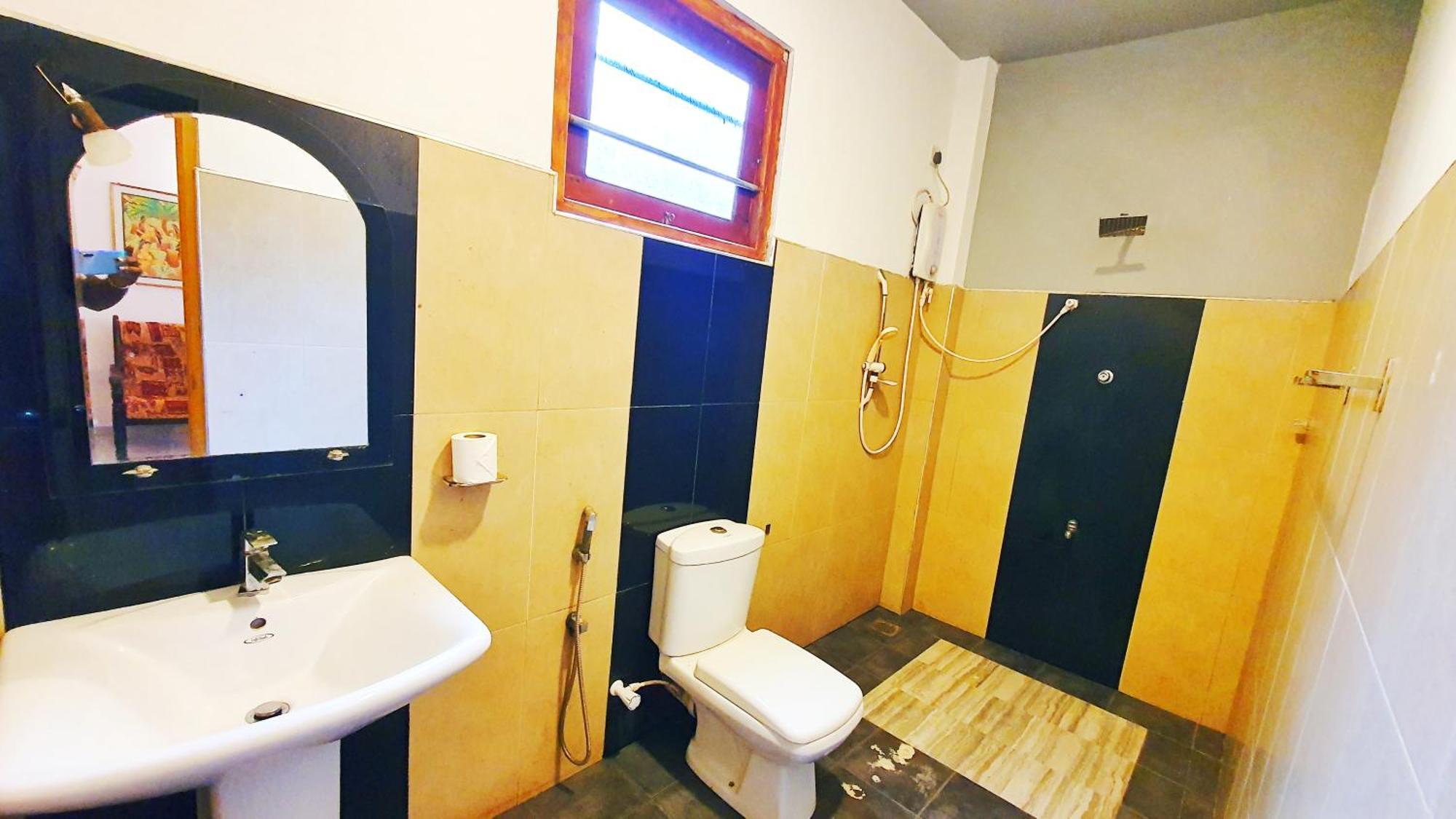 Hill House Guest Hotel Mirissa Bagian luar foto
