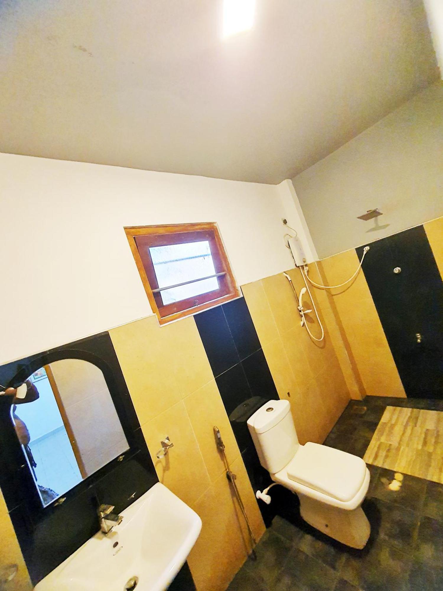 Hill House Guest Hotel Mirissa Ruang foto