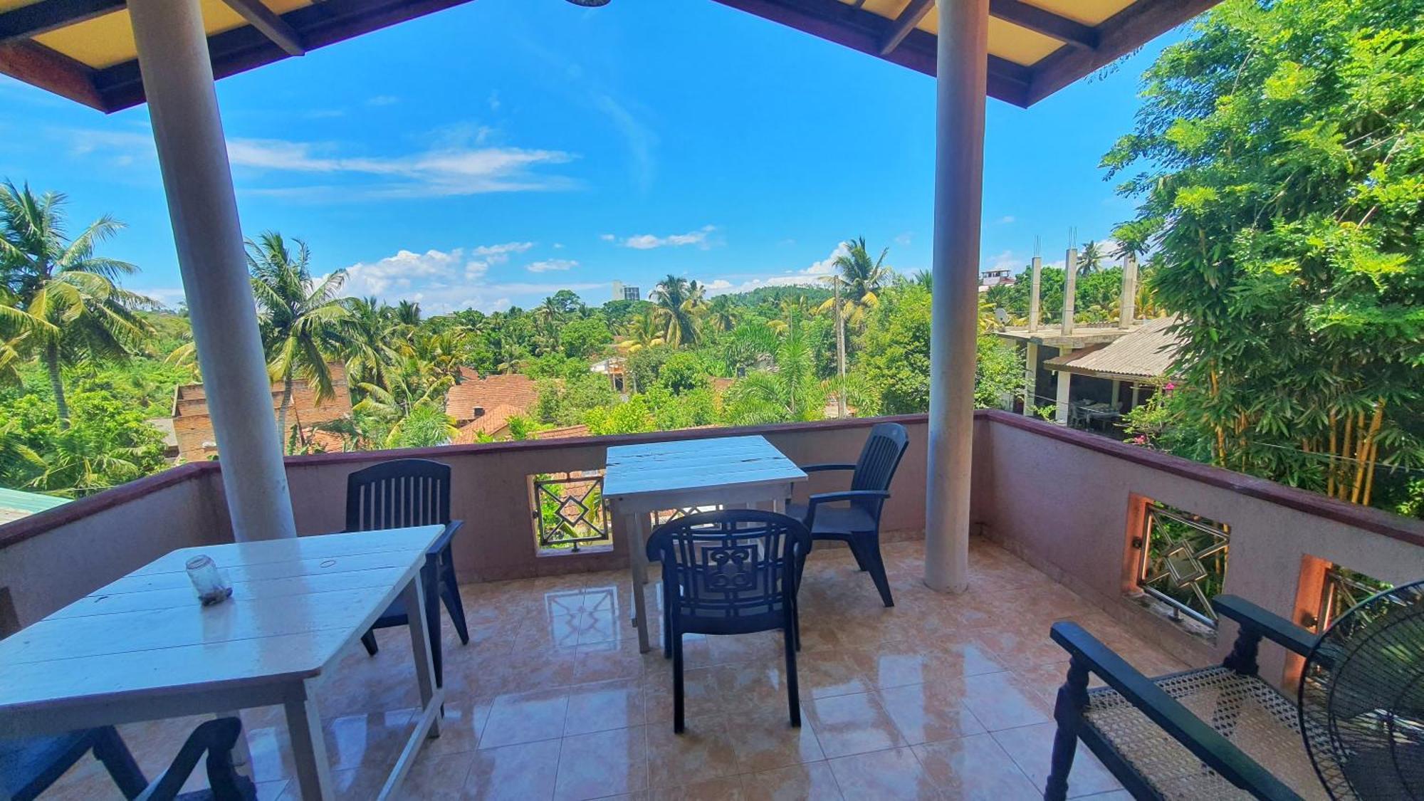 Hill House Guest Hotel Mirissa Bagian luar foto