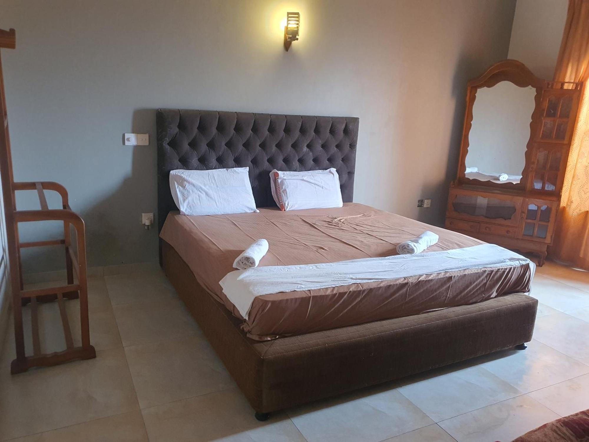 Hill House Guest Hotel Mirissa Ruang foto