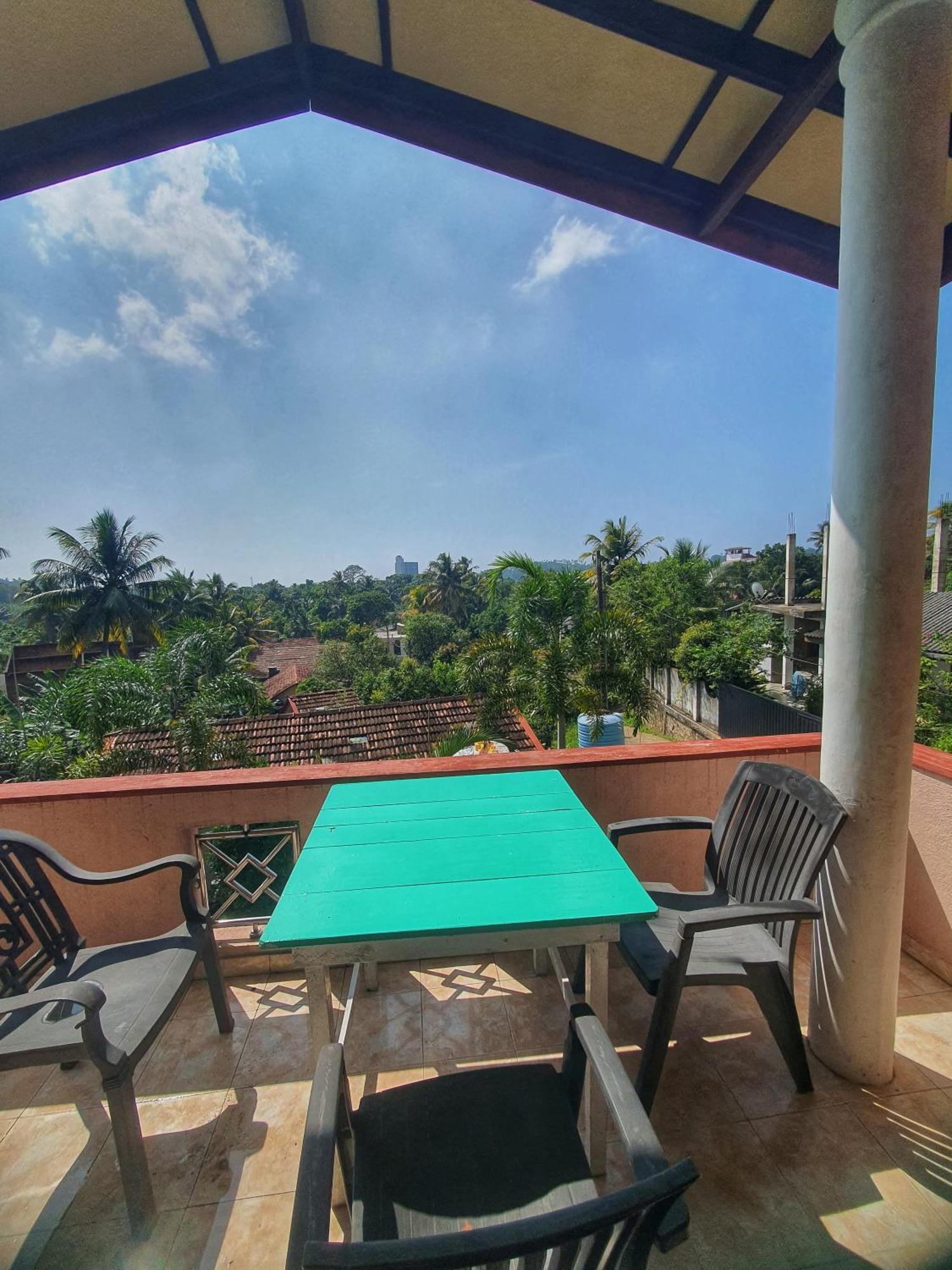Hill House Guest Hotel Mirissa Bagian luar foto