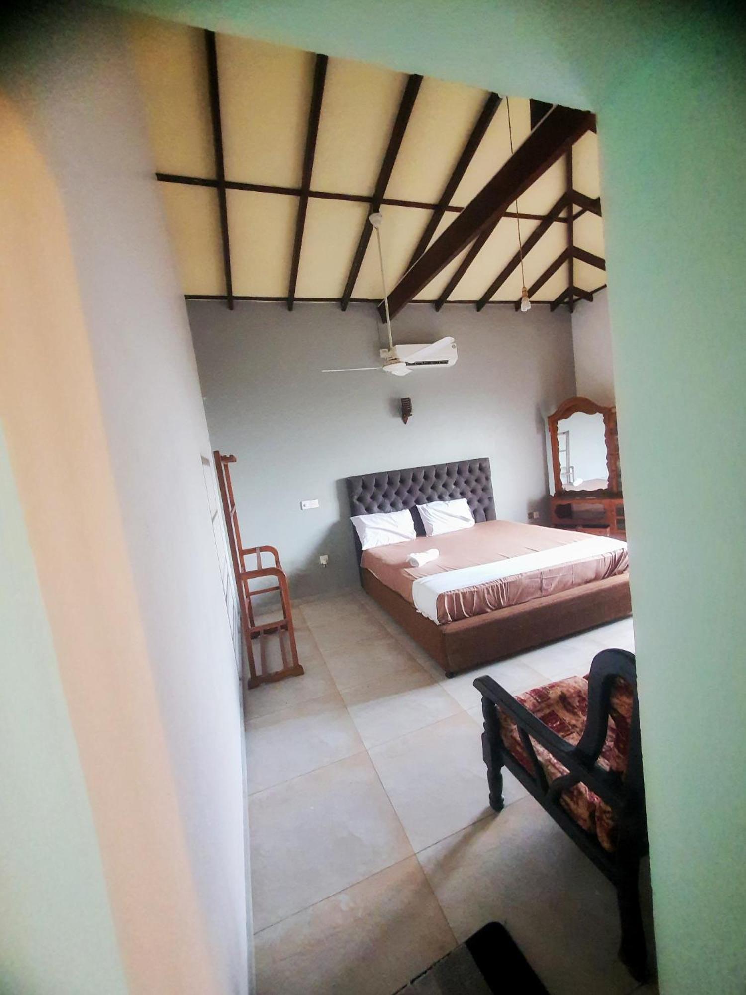 Hill House Guest Hotel Mirissa Bagian luar foto