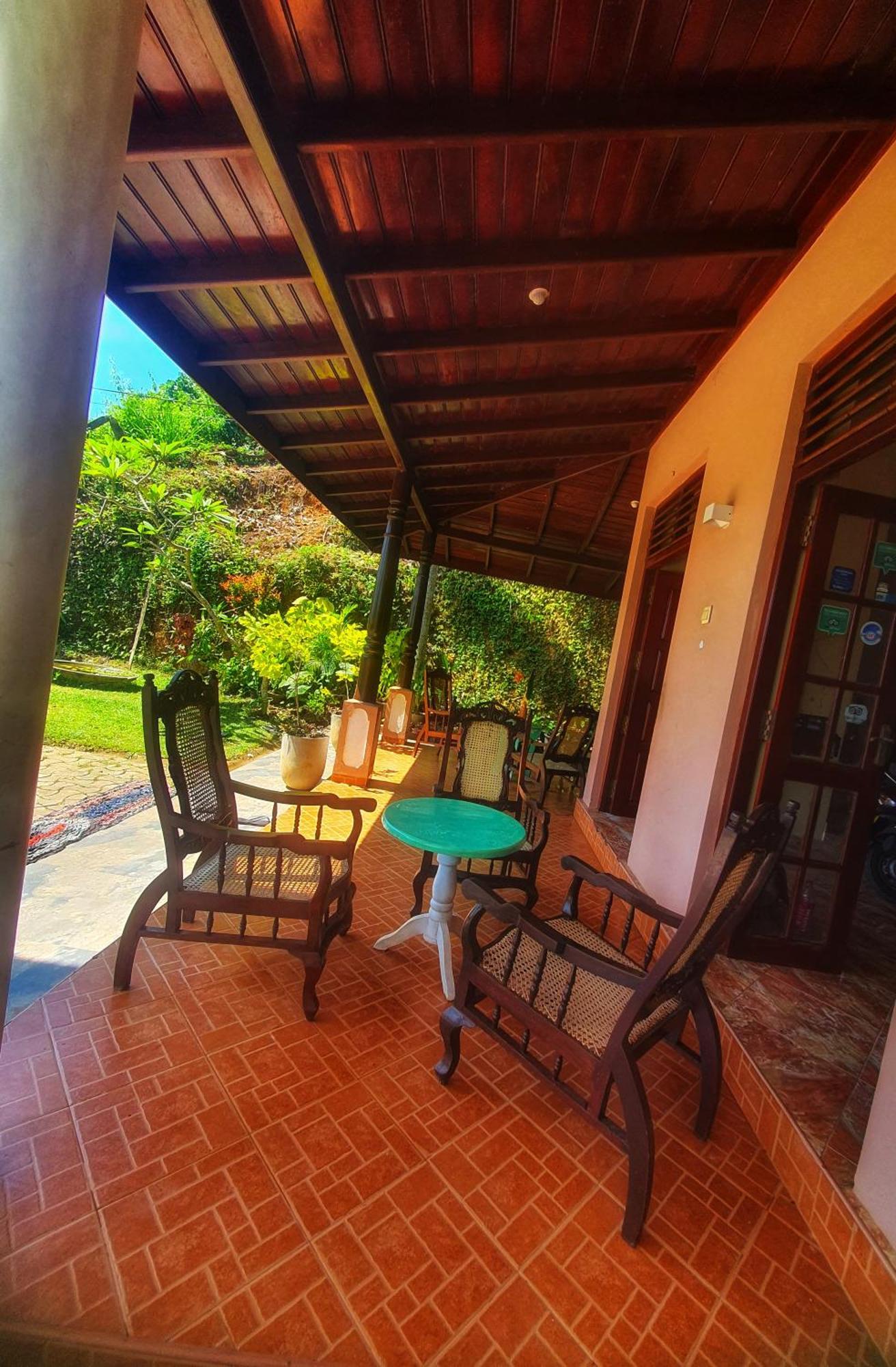 Hill House Guest Hotel Mirissa Bagian luar foto