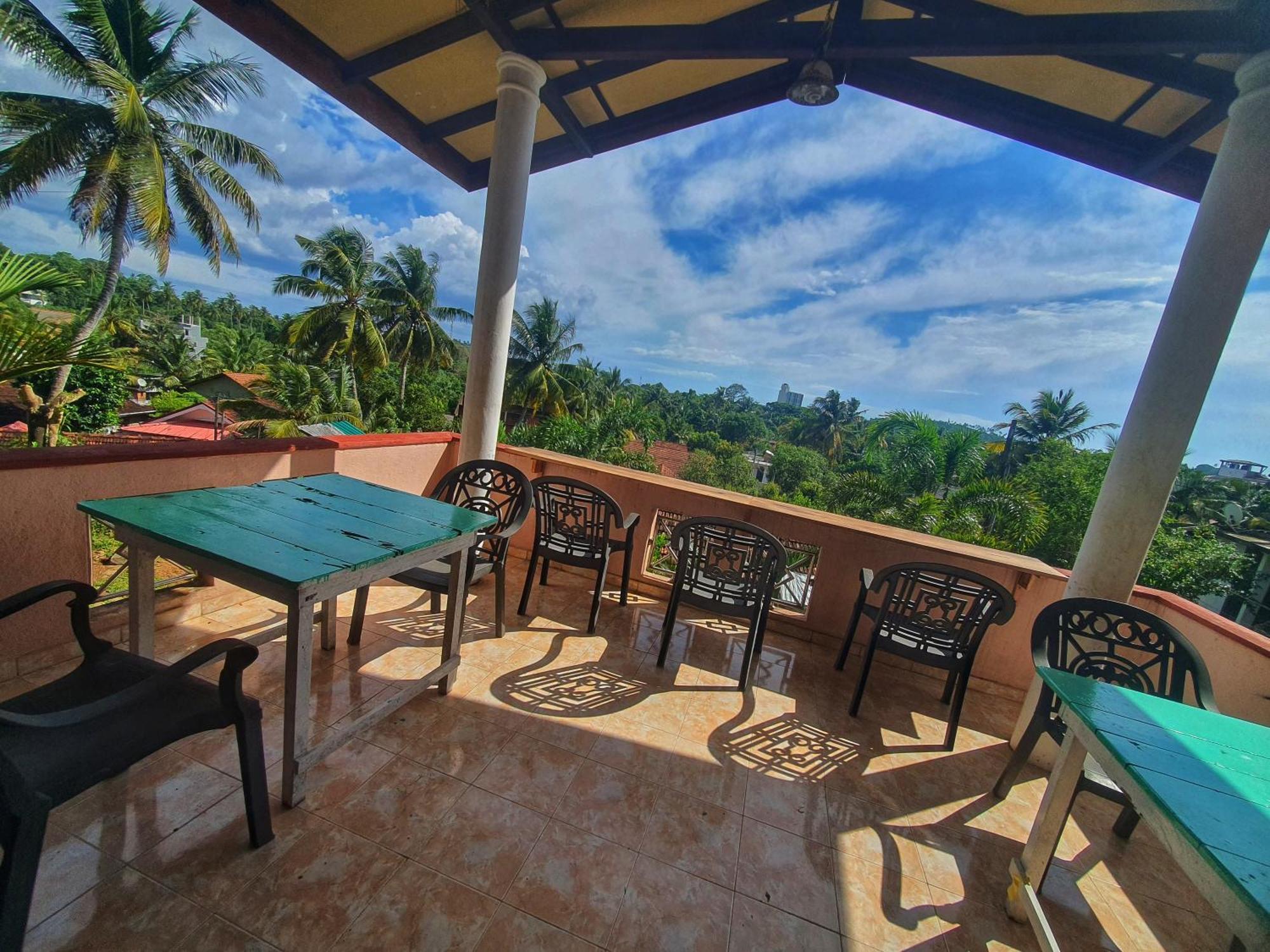 Hill House Guest Hotel Mirissa Bagian luar foto